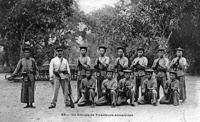 Сенегальские тиральеры с винтовками Berthier Mle 1907