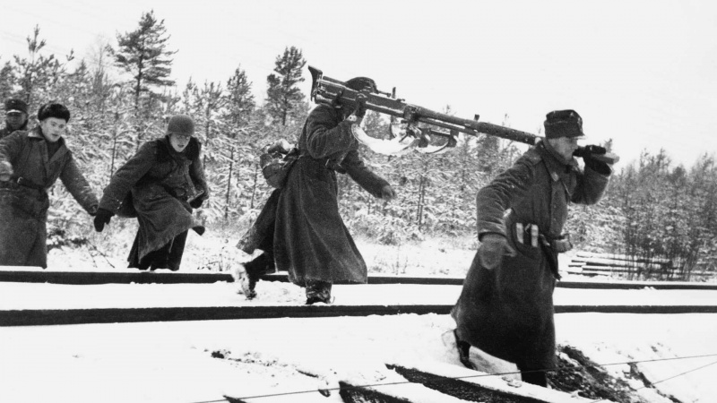 Финские солдаты с противотанковым ружьем L-39