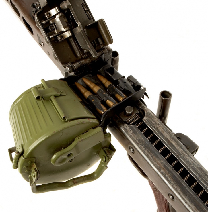 Пулемёт MG 42 в положении для разряжания
