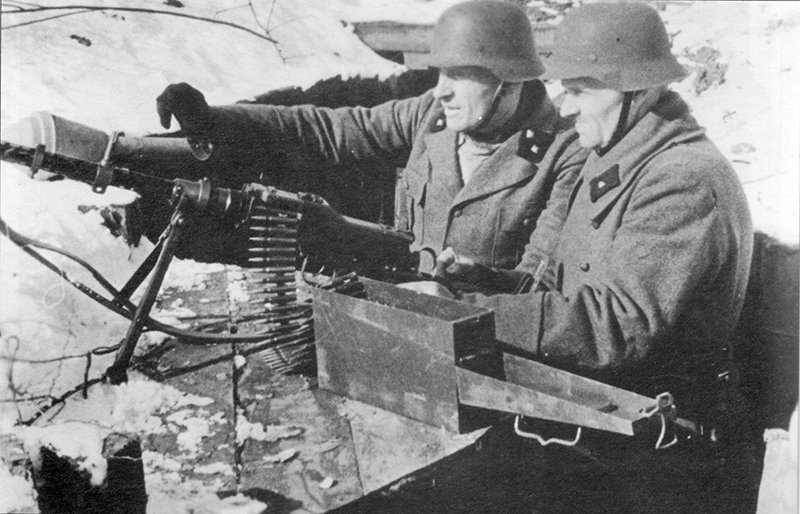 Бойцы Фольксштурма с MG 81 в Восточной Пруссии, 1945