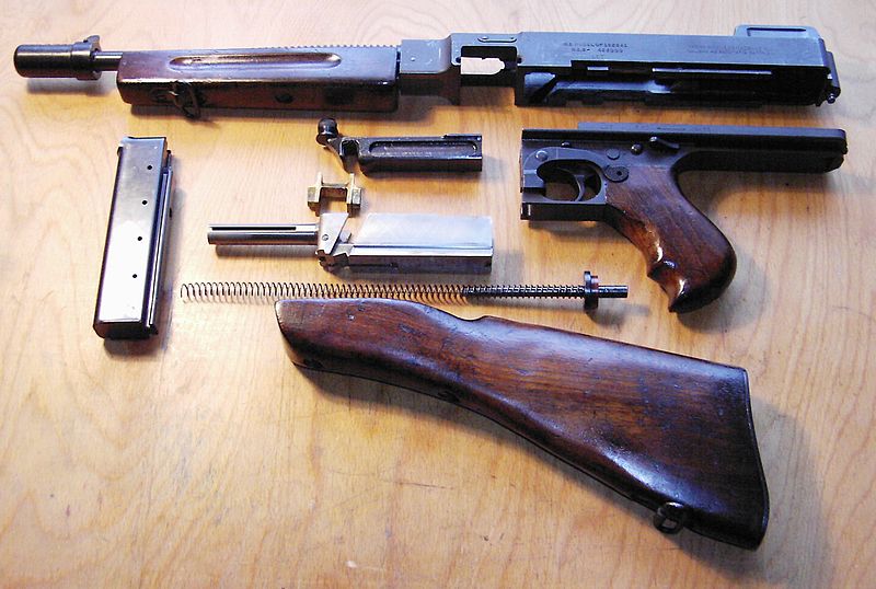 Пистолет-пулемёт Томпсона M1928 с коробчатым магазином в разобранном виде.