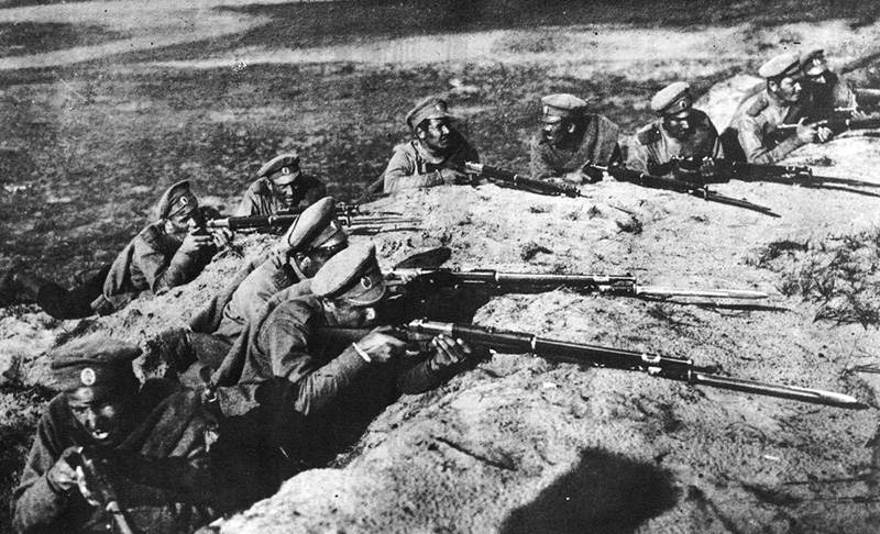 Русские солдаты с винтовками Winchester Model 1895