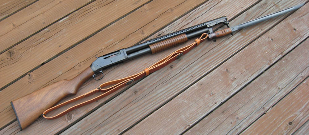 Дробовик Winchester M1897 c примкнутым штыком