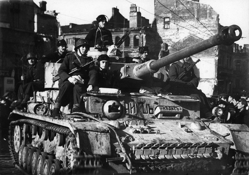 Болгарская пехота с ZK-383 на танке PzKpfw IV