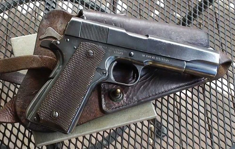Пистолет Colt M1911A1 со взведённым курком